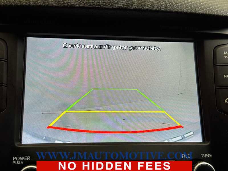 Used 2017 Hyundai Veloster Value Edition image 31