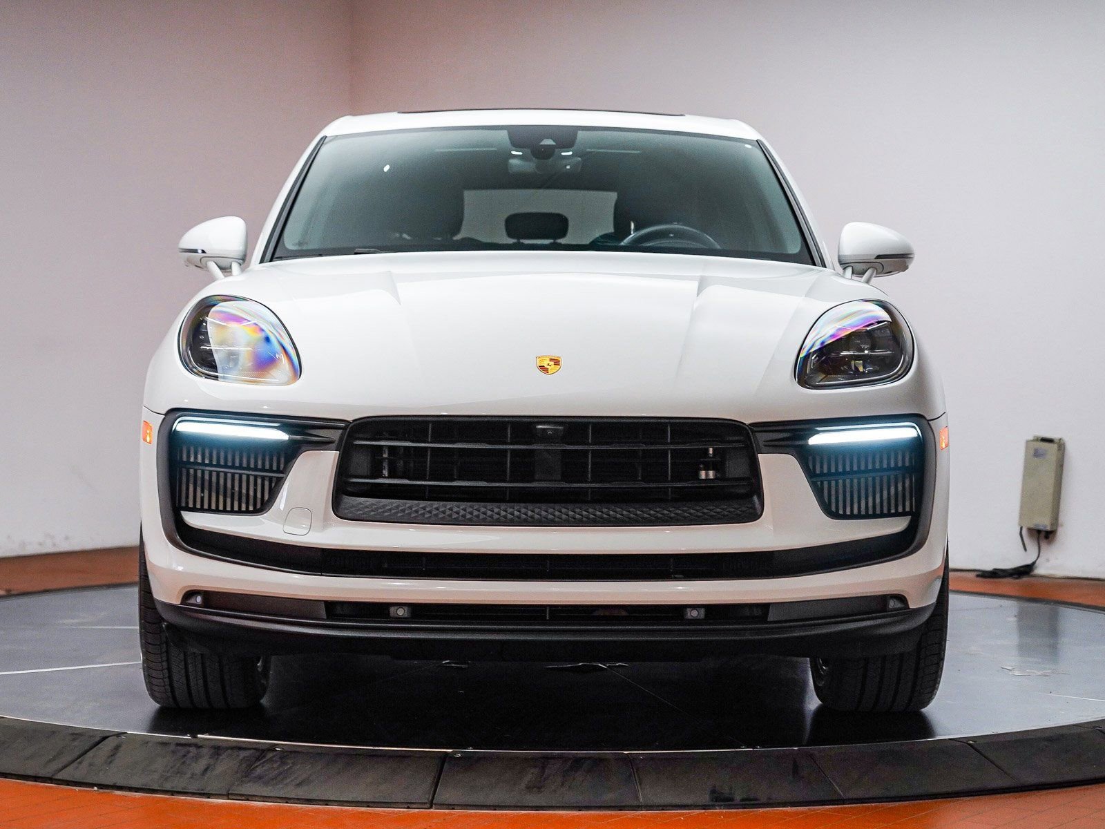 Certified 2022 Porsche Macan S image 9