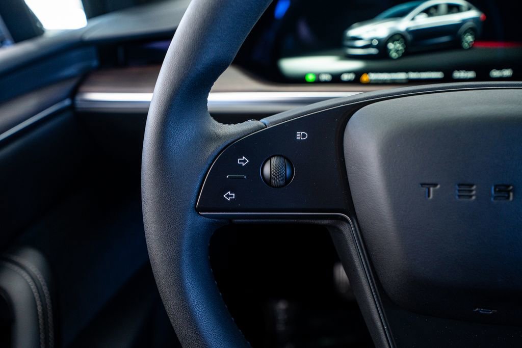 Used 2024 Tesla Model X image 39