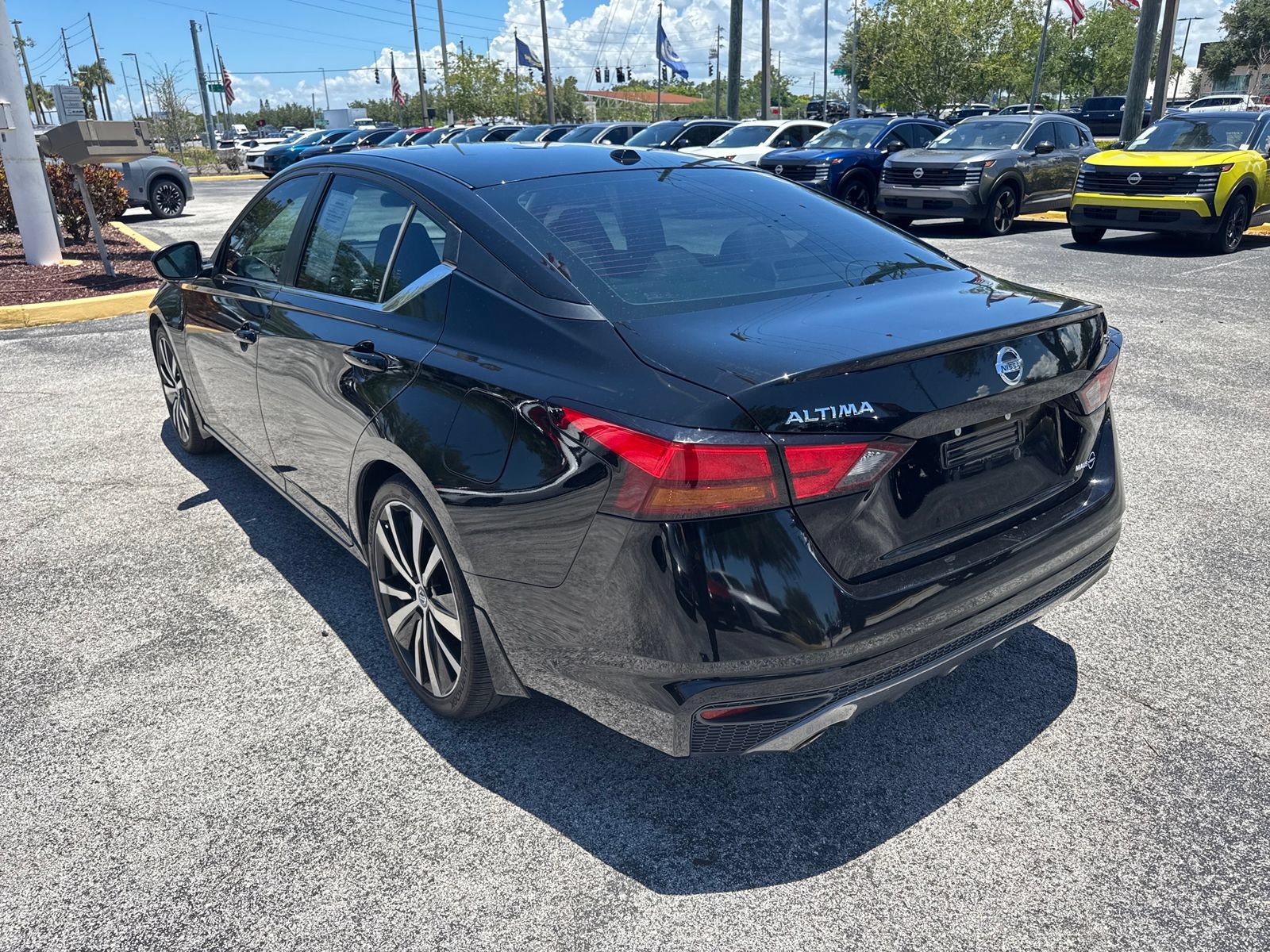 Used 2019 Nissan Altima 2.5 SR FWD image 16