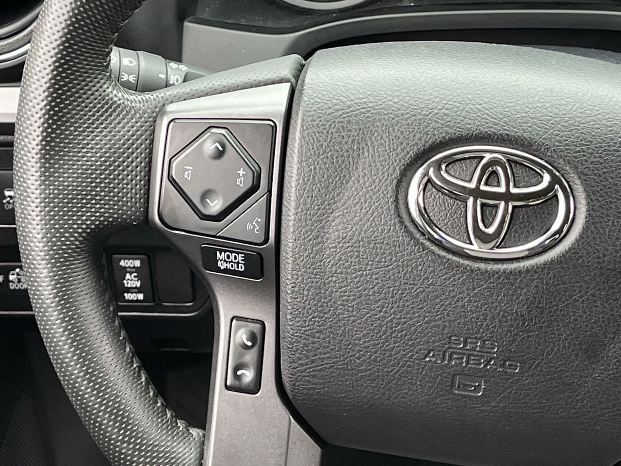 Used 2022 Toyota Tacoma TRD Off-Road w/ Technology Package AWD/4WD image 12