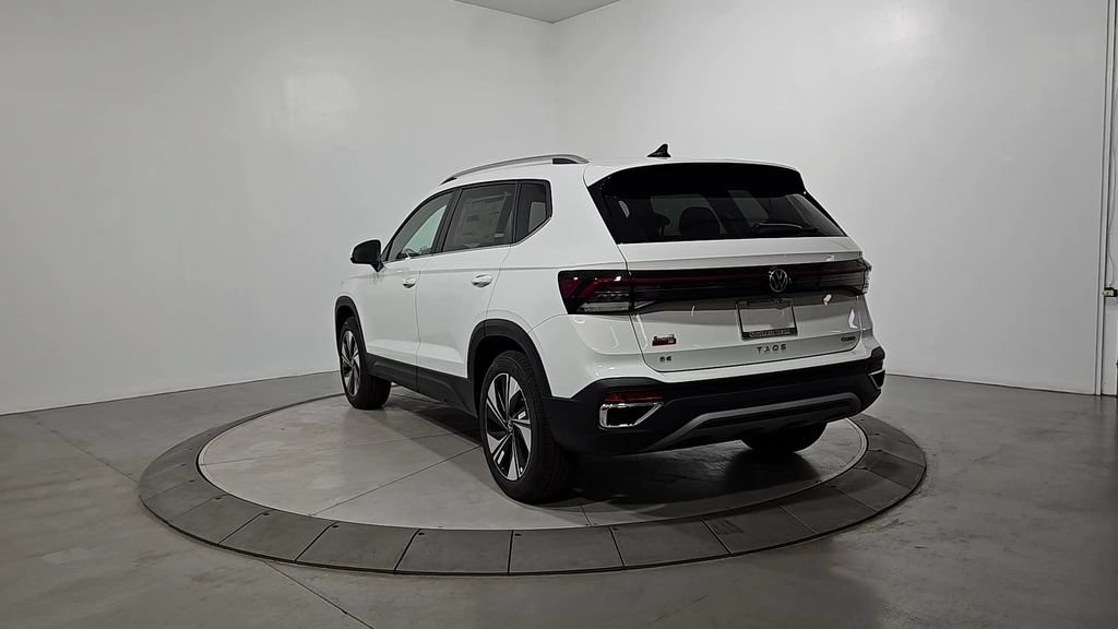 New 2026 Volkswagen Taos SE AWD/4WD image 3