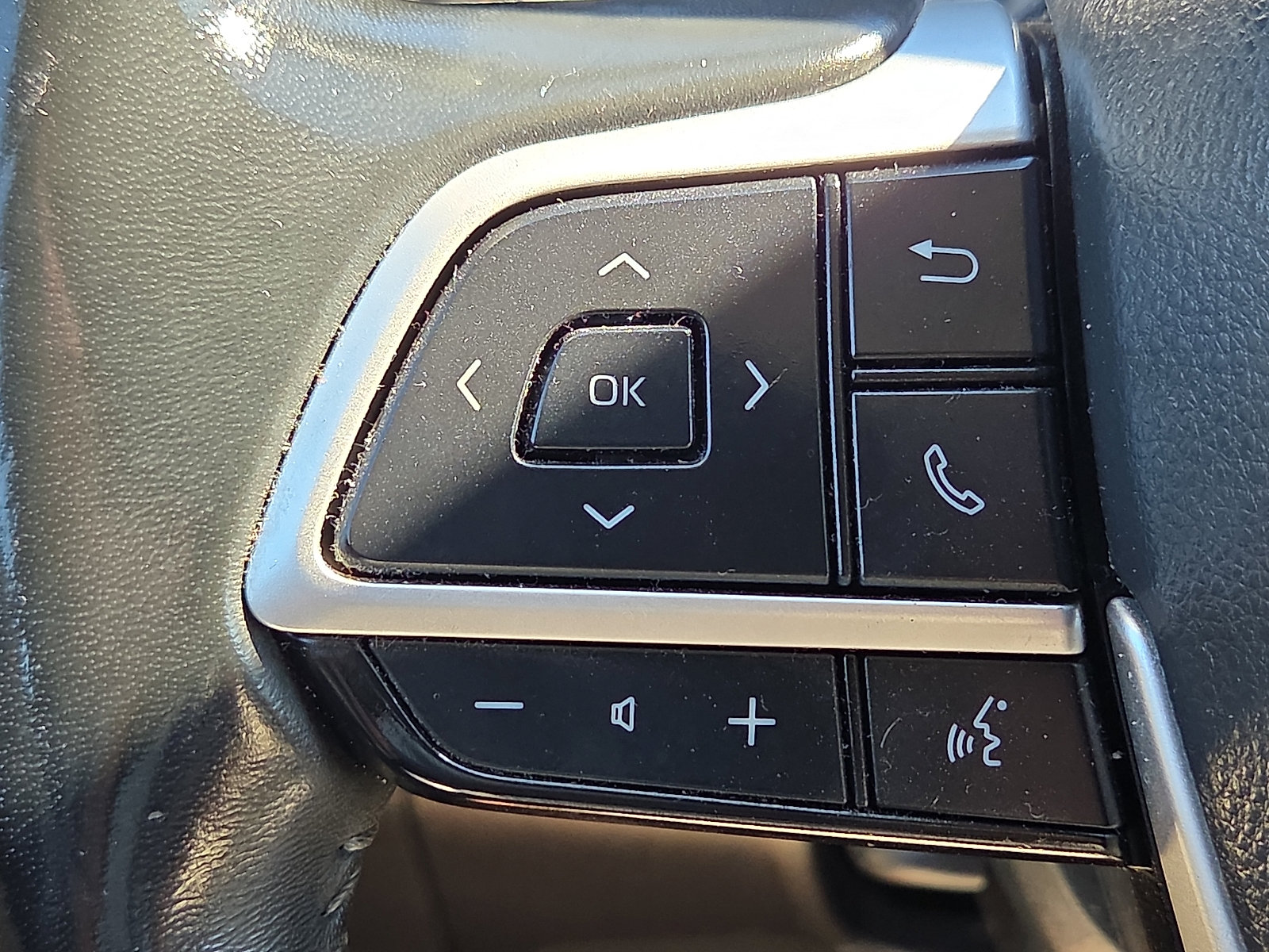Used 2023 Toyota Highlander XLE FWD image 22