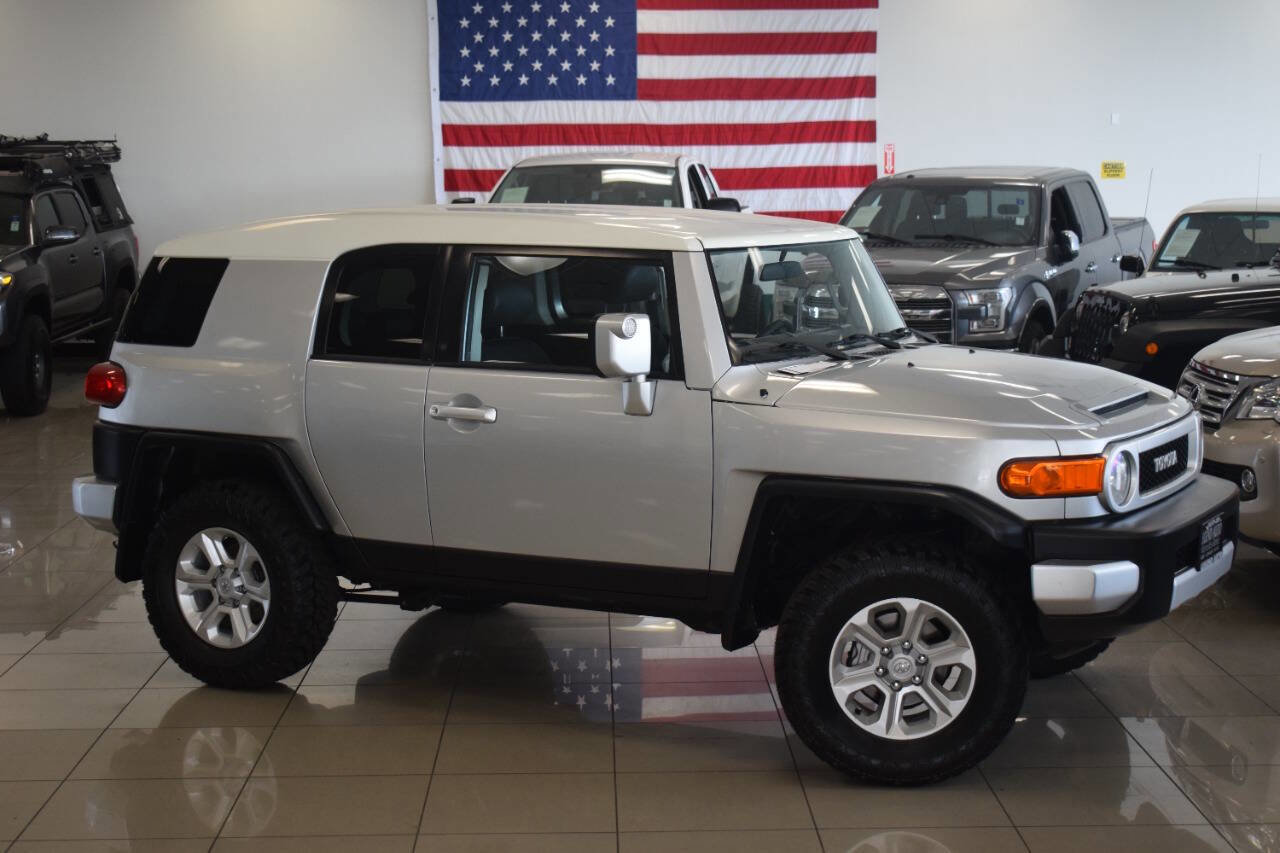 Used 2008 Toyota FJ Cruiser 4WD image 2