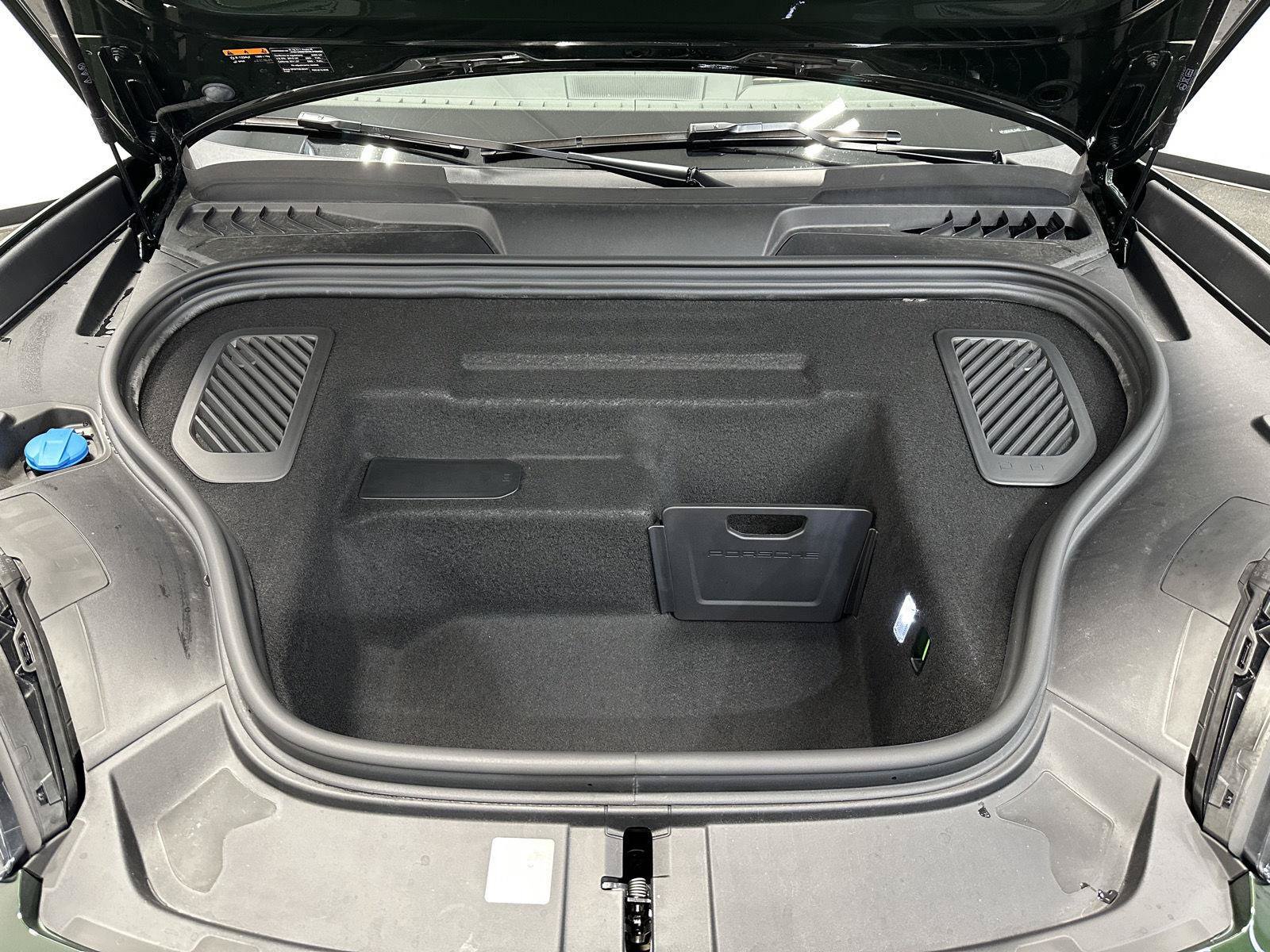 Certified 2025 Porsche Macan 4S Electric AWD/4WD image 45