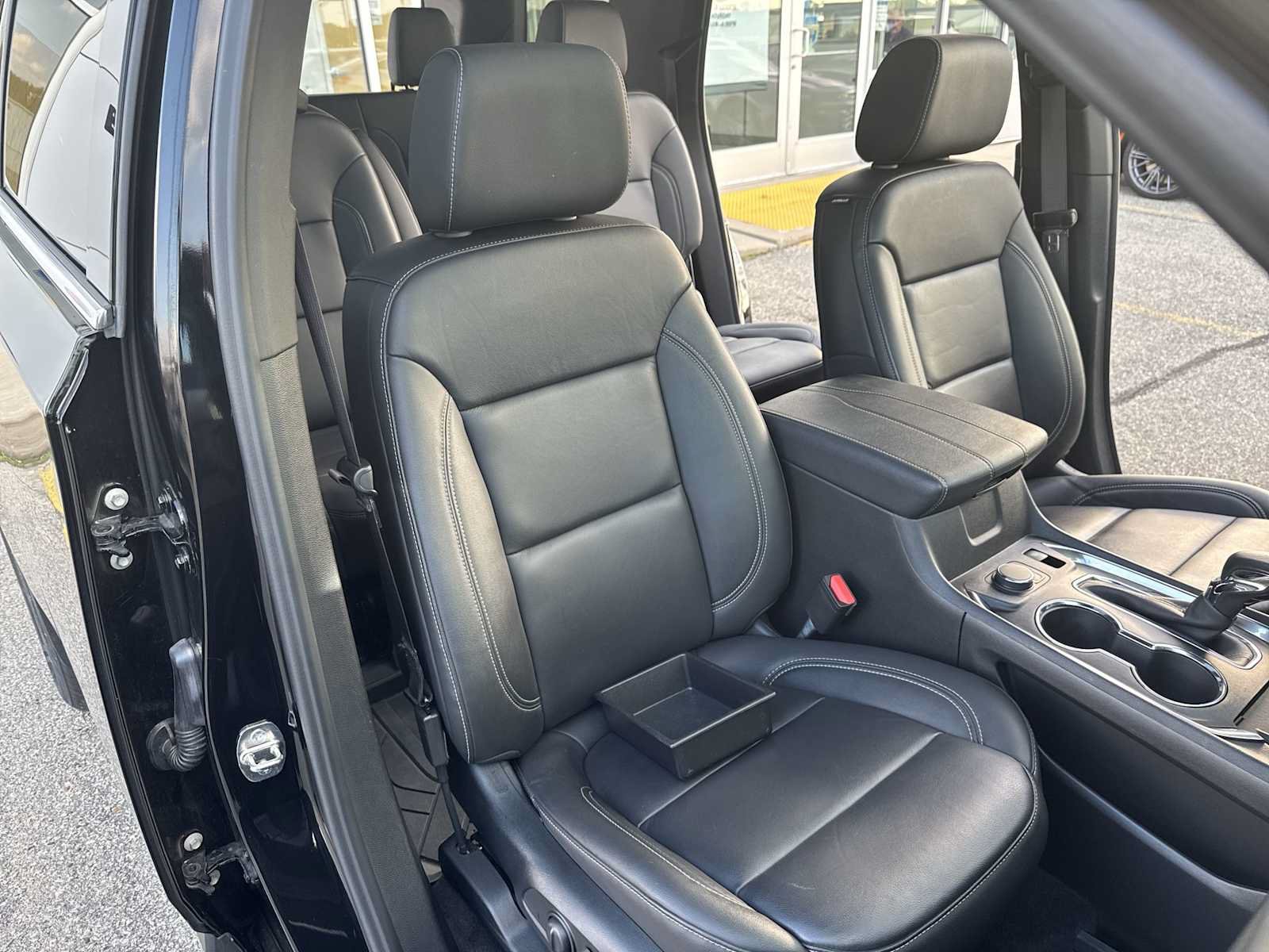 Certified 2023 Chevrolet Traverse LT w/ LT Premium Package AWD/4WD image 28