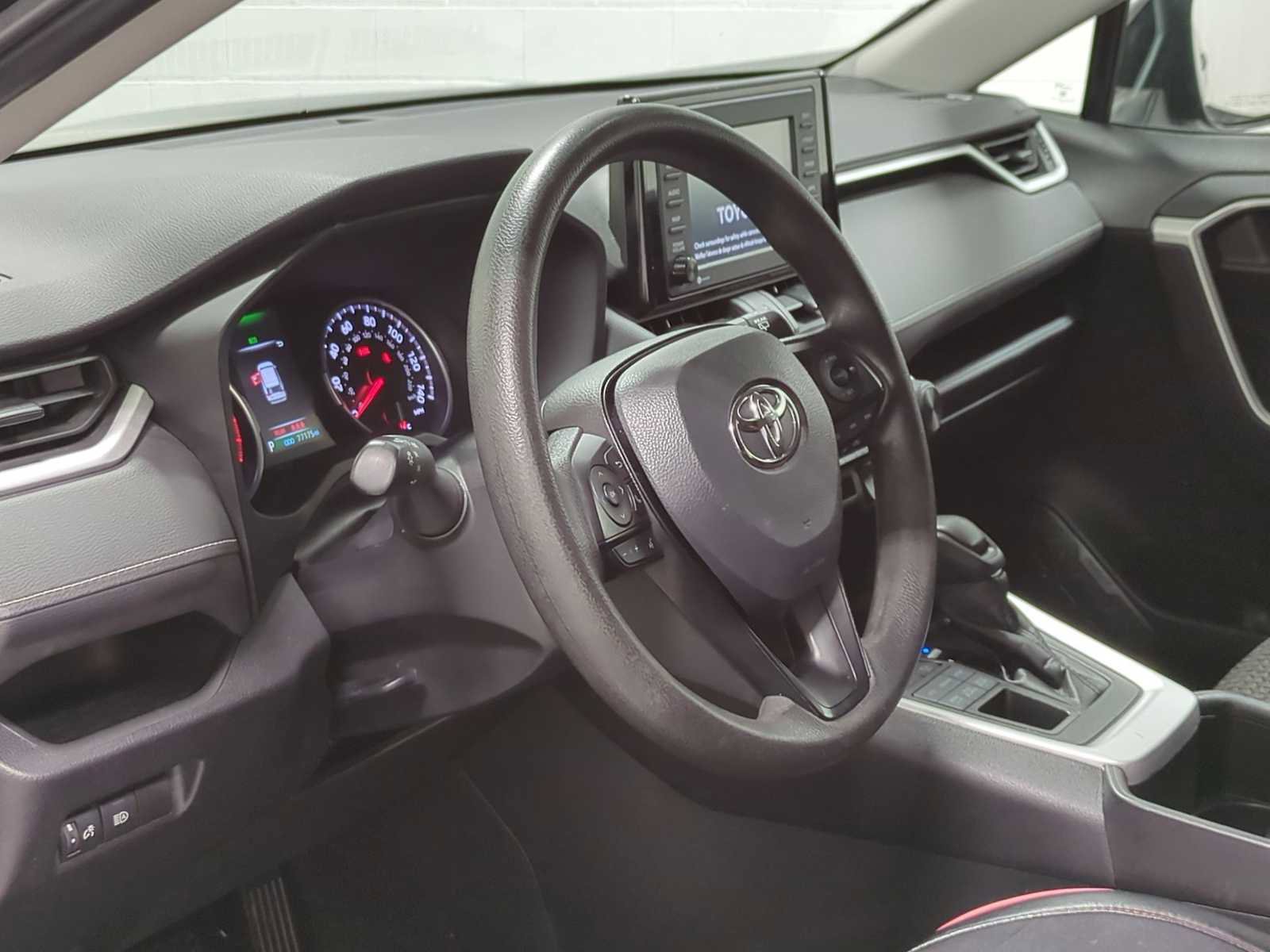 Used 2022 Toyota RAV4 LE image 5