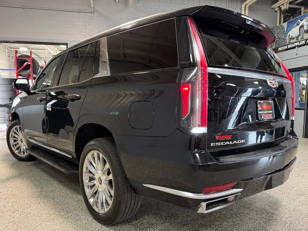 Used 2023 Cadillac Escalade Premium Luxury AWD/4WD image 4