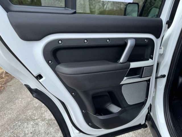 Certified 2024 Land Rover Defender 130 X-Dynamic SE AWD/4WD image 15