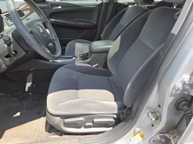 Used 2015 Chevrolet Impala LT w/ LT Sunroof Package FWD image 13