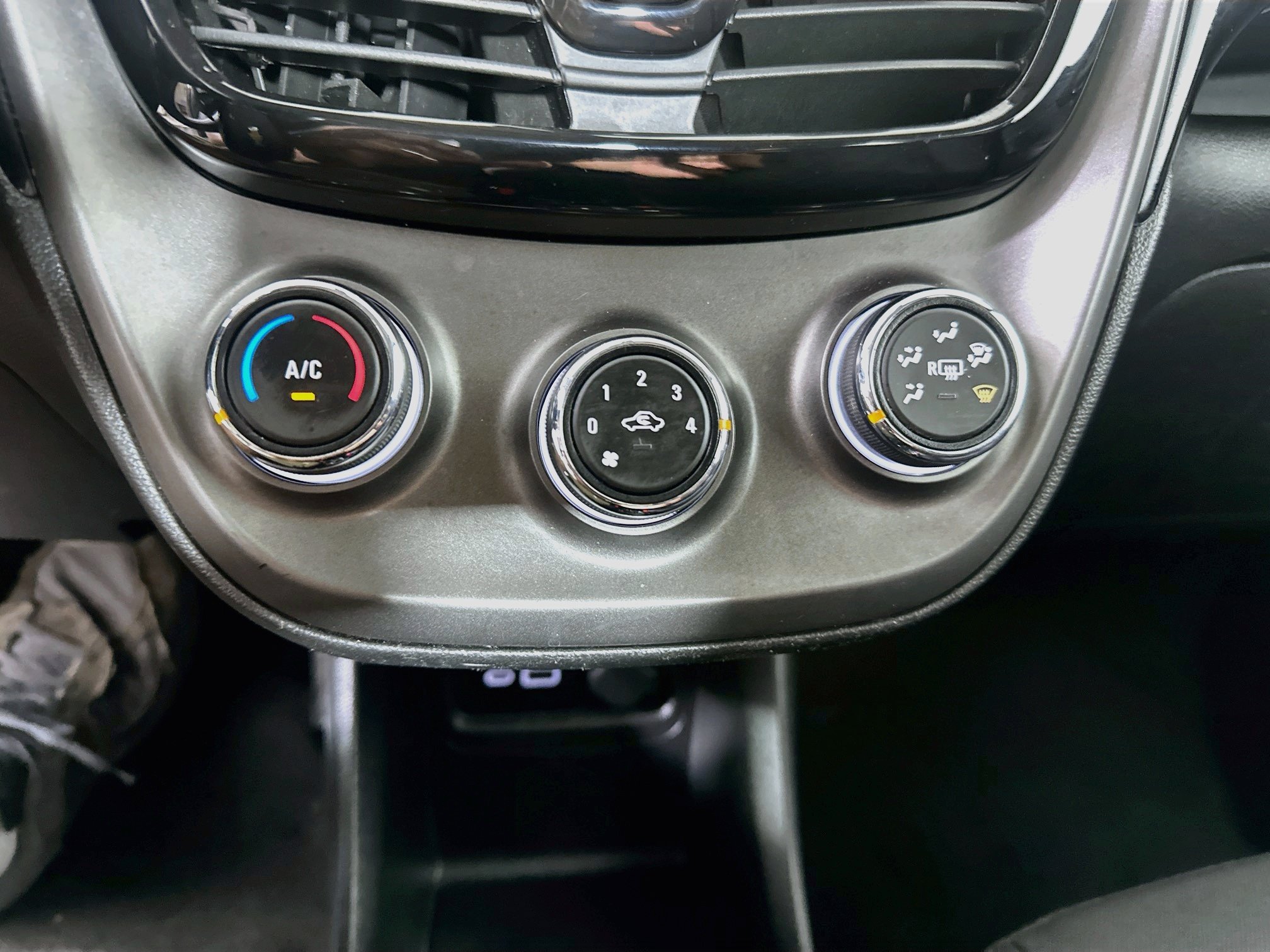 Used 2021 Chevrolet Spark LT FWD image 22