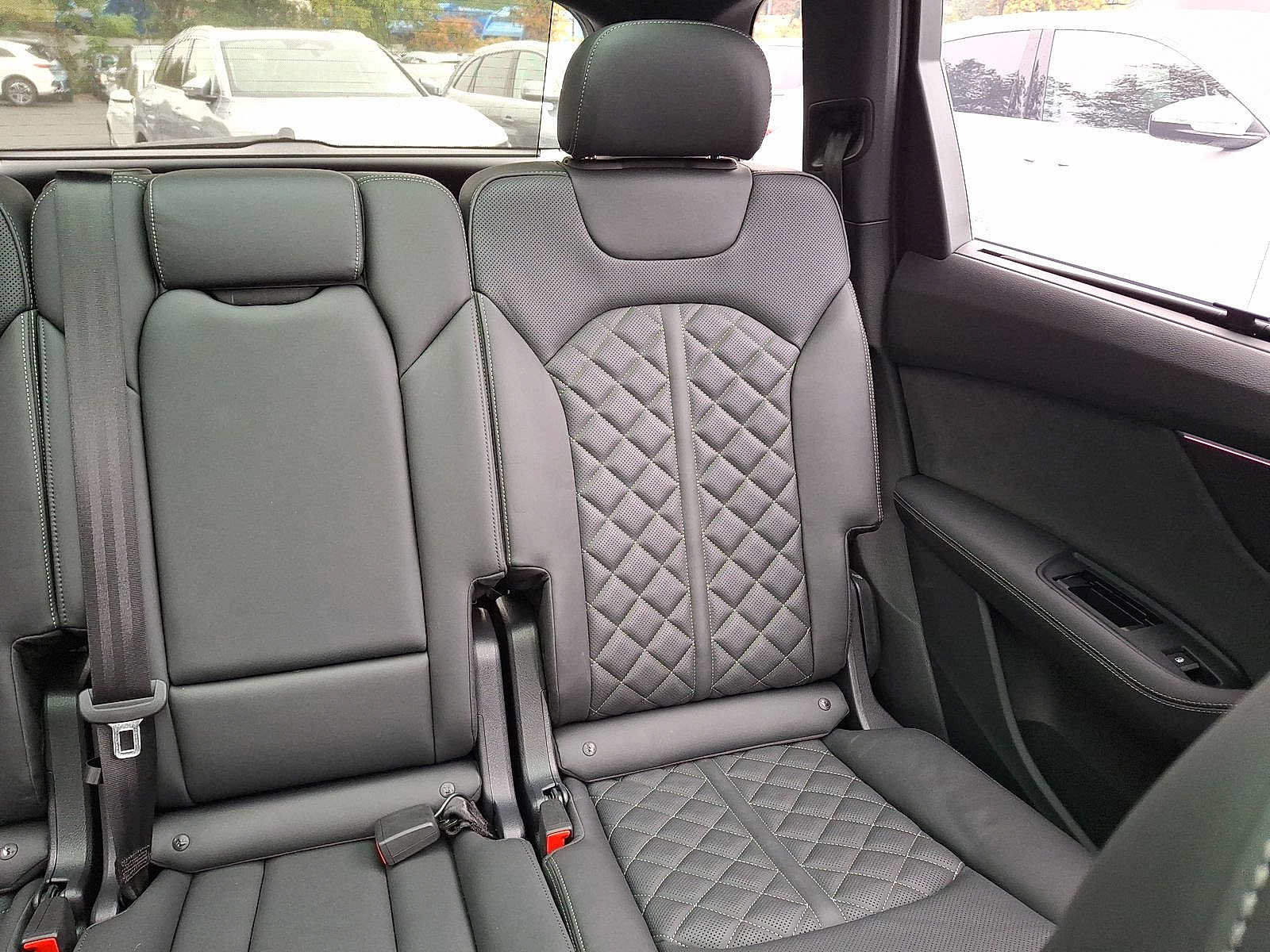 Used 2025 Audi SQ7 Premium Plus AWD/4WD image 14
