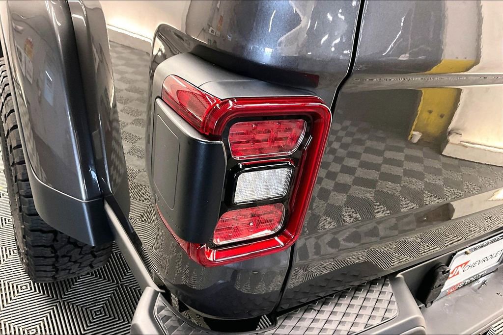 Used 2025 Jeep Gladiator Mojave AWD/4WD image 27