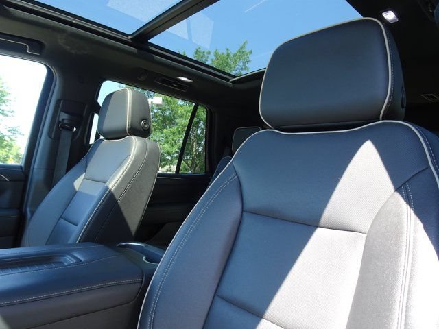 Used 2023 GMC Yukon SLT AWD/4WD image 10