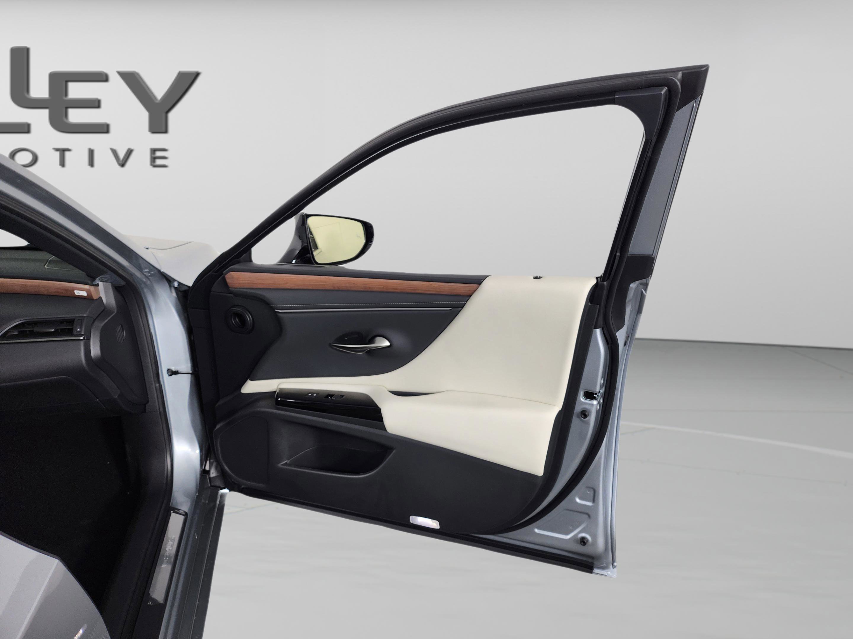 New 2025 Lexus ES 300h w/ Premium Package image 34