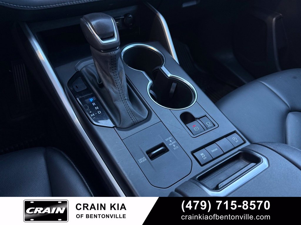 Used 2021 Toyota Highlander XLE FWD image 19