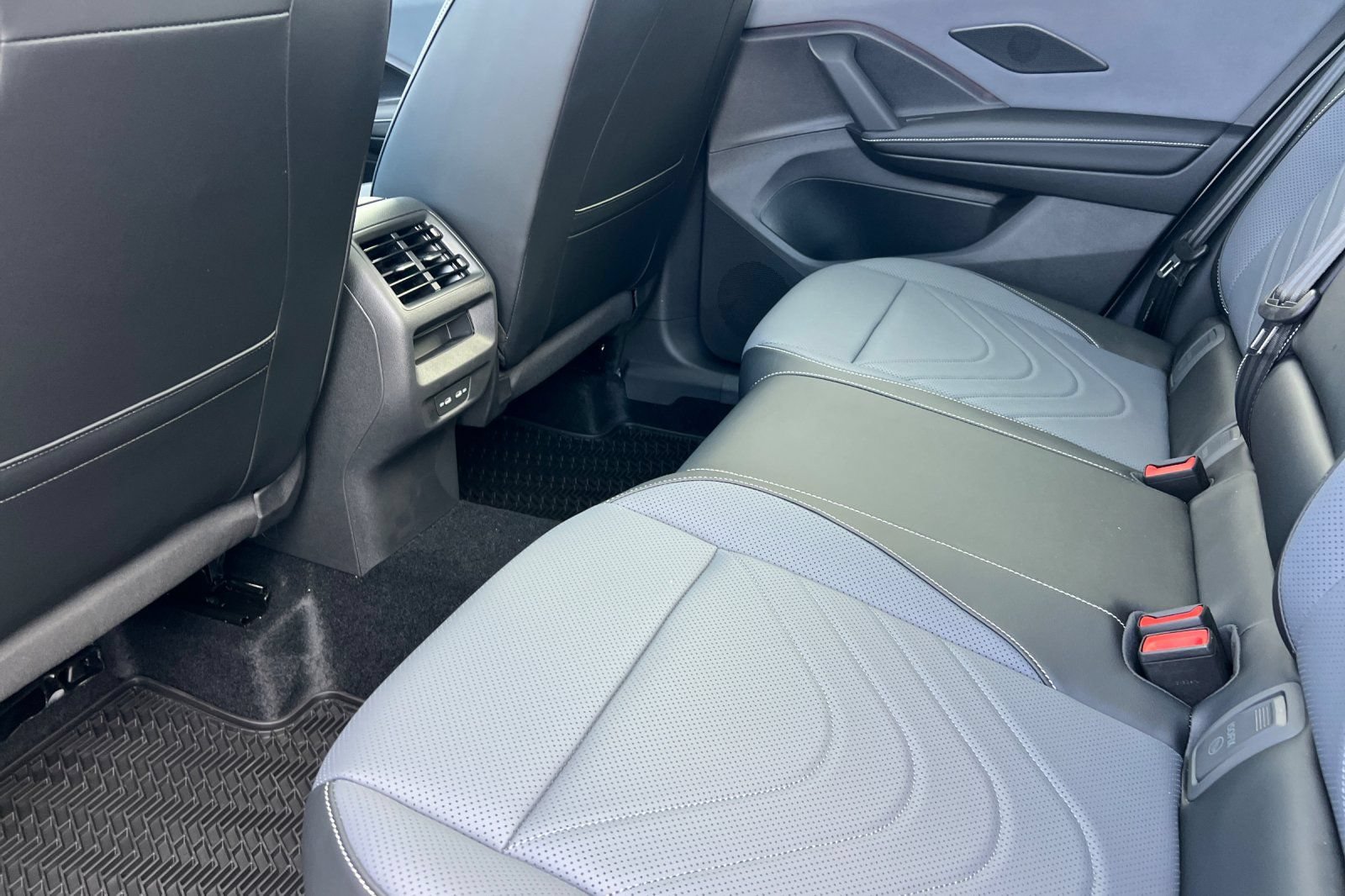 New 2026 Volkswagen Tiguan SE AWD/4WD image 12