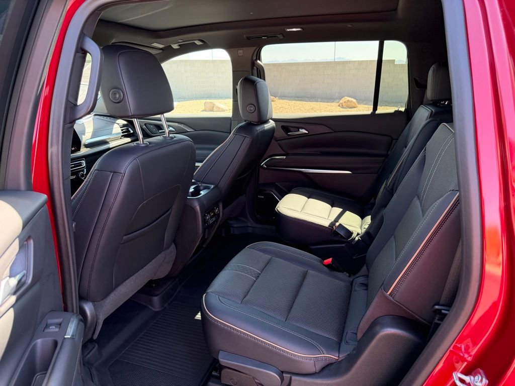Used 2025 Chevrolet Traverse High Country FWD image 24