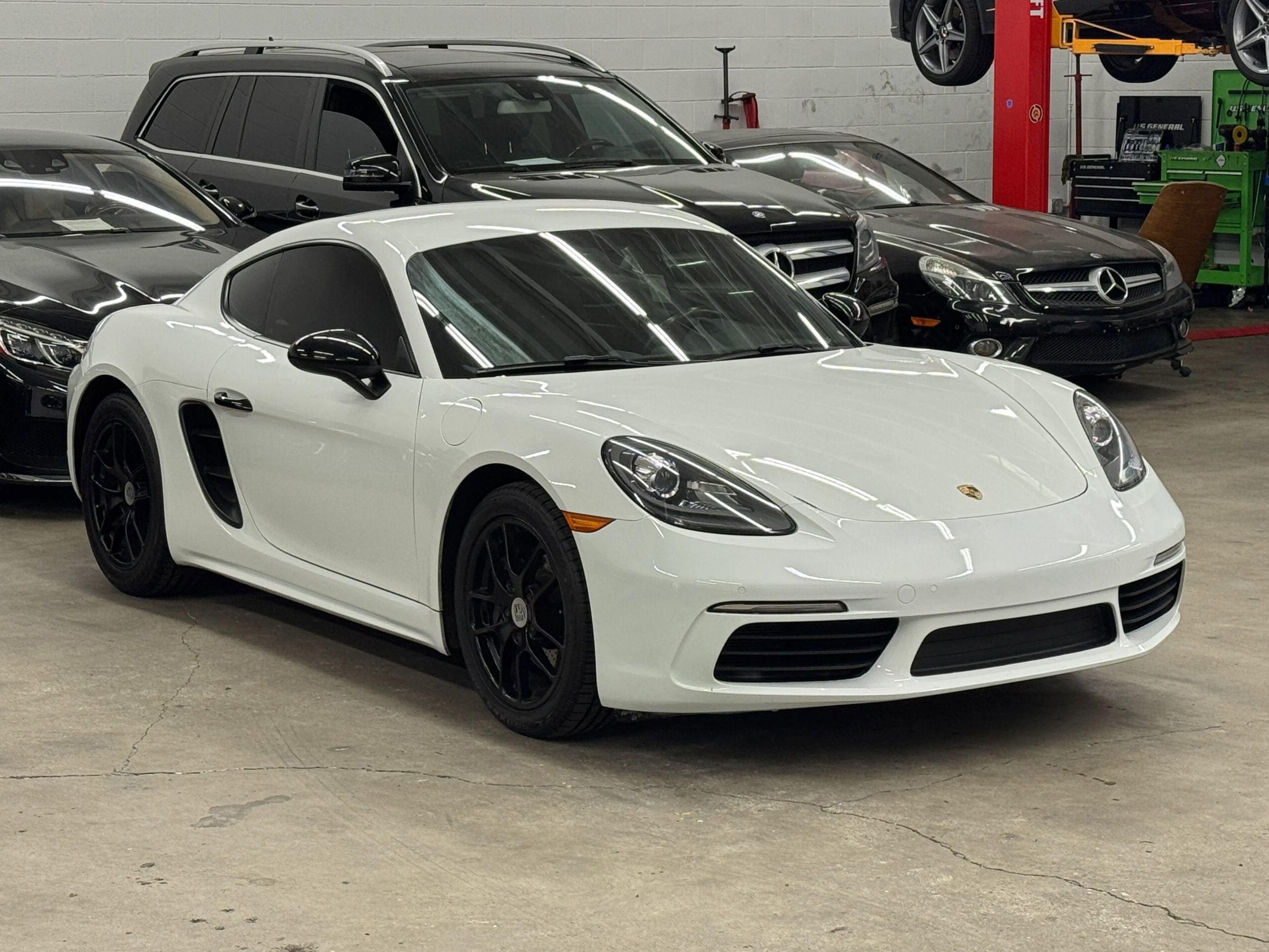 Used 2018 Porsche 718 Cayman RWD image 9