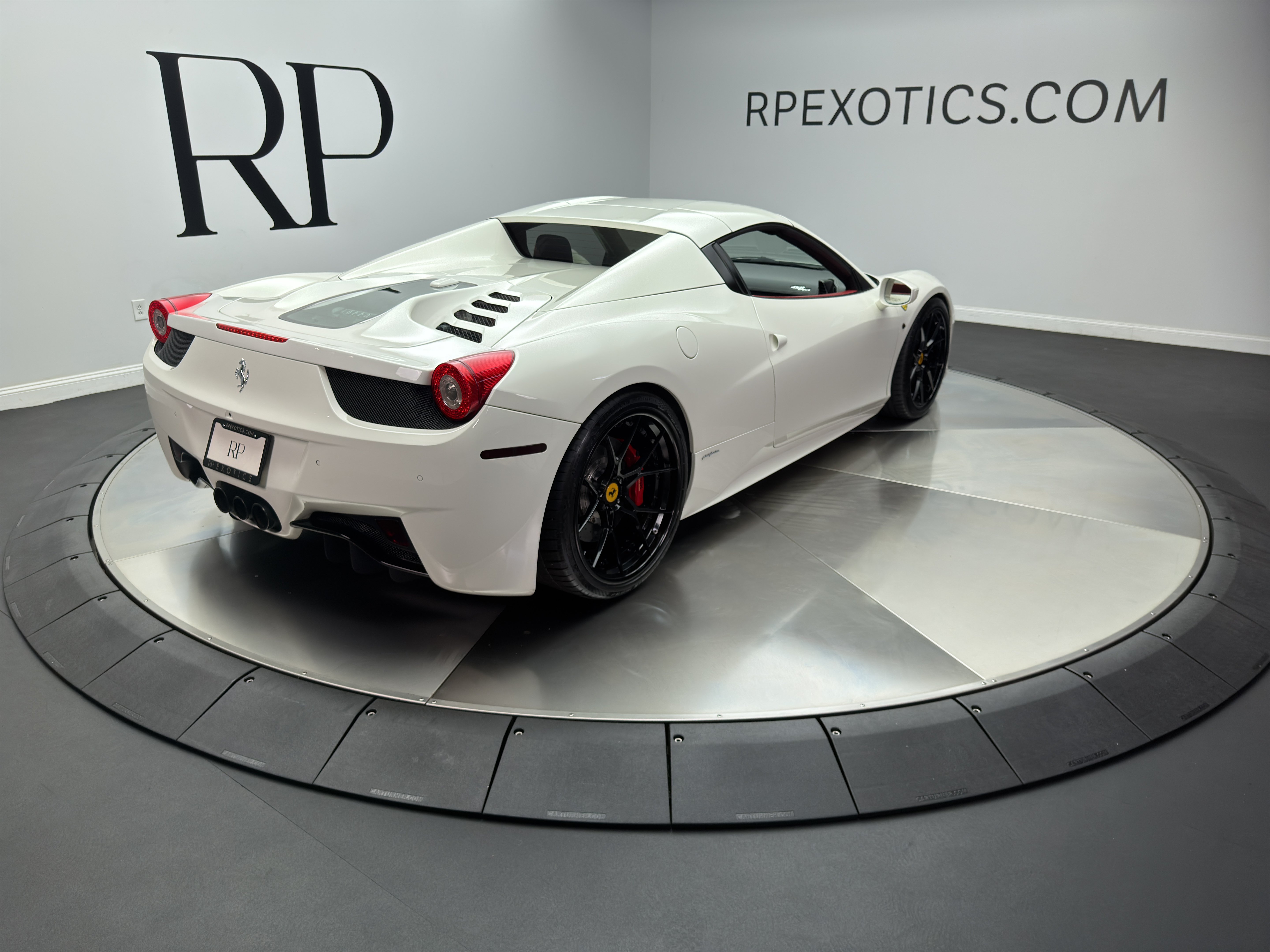 Used 2013 Ferrari 458 Spider RWD image 17