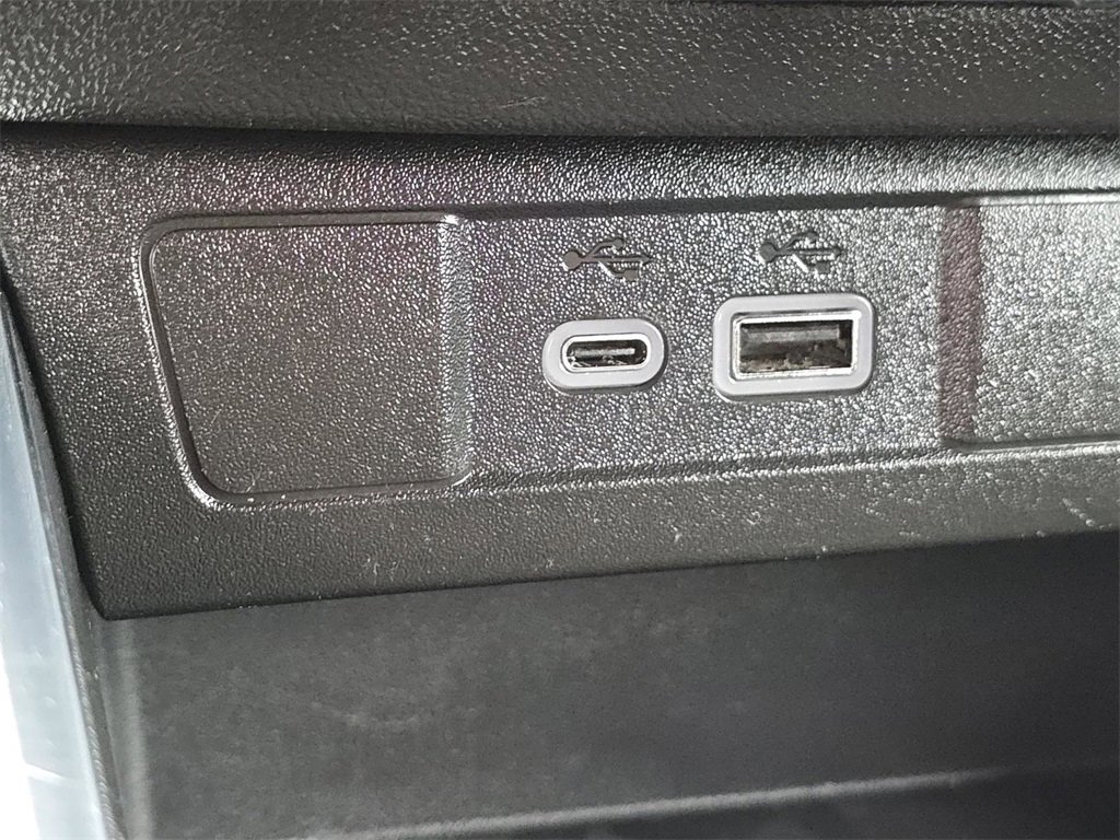 Used 2023 GMC Canyon Elevation image 7