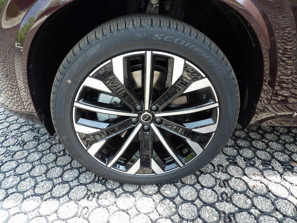 New 2025 Volvo XC90 T8 Plus w/ Protection Package Premier image 31
