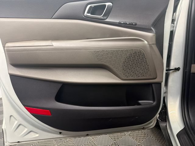 Used 2026 Kia Carnival EX FWD image 11