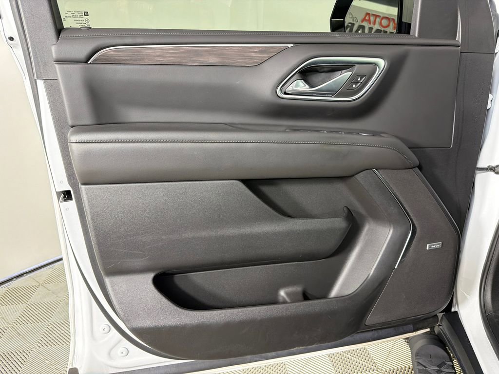 Used 2024 Chevrolet Tahoe Z71 w/ Luxury Package AWD/4WD image 11