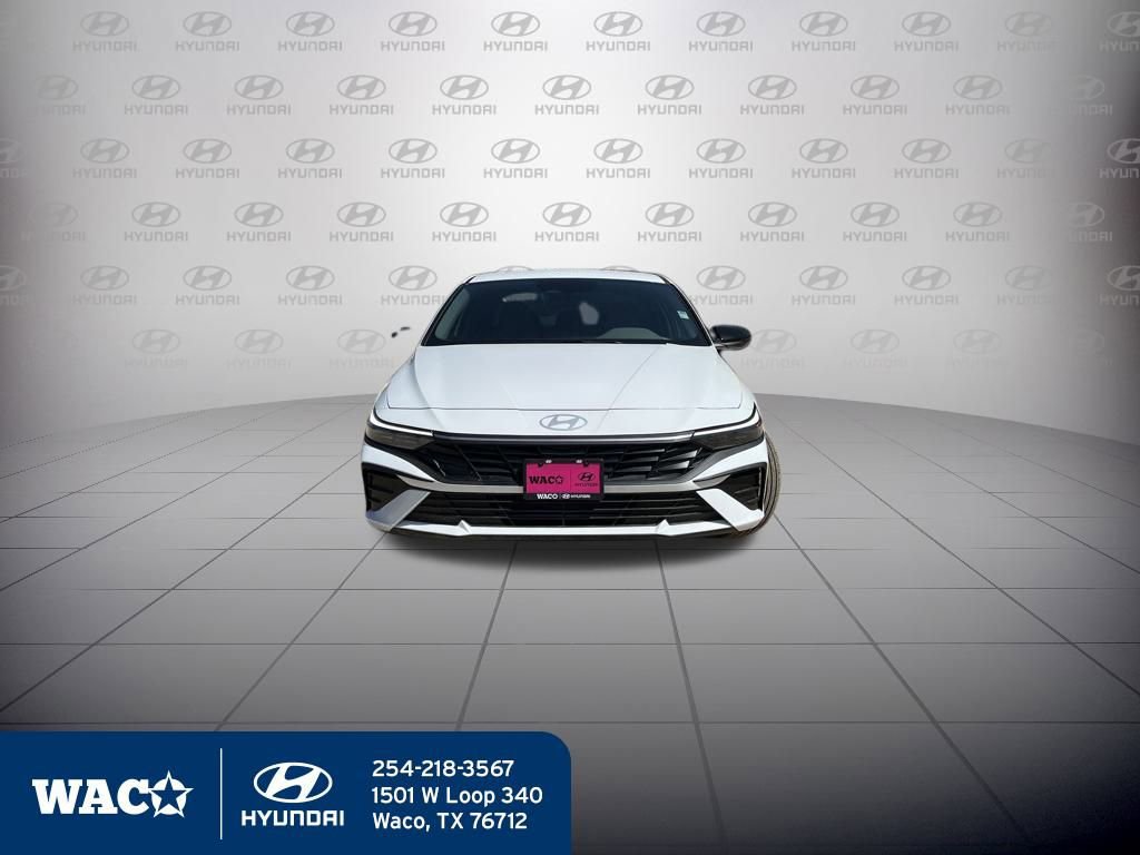 Used 2025 Hyundai Elantra Sport image 2