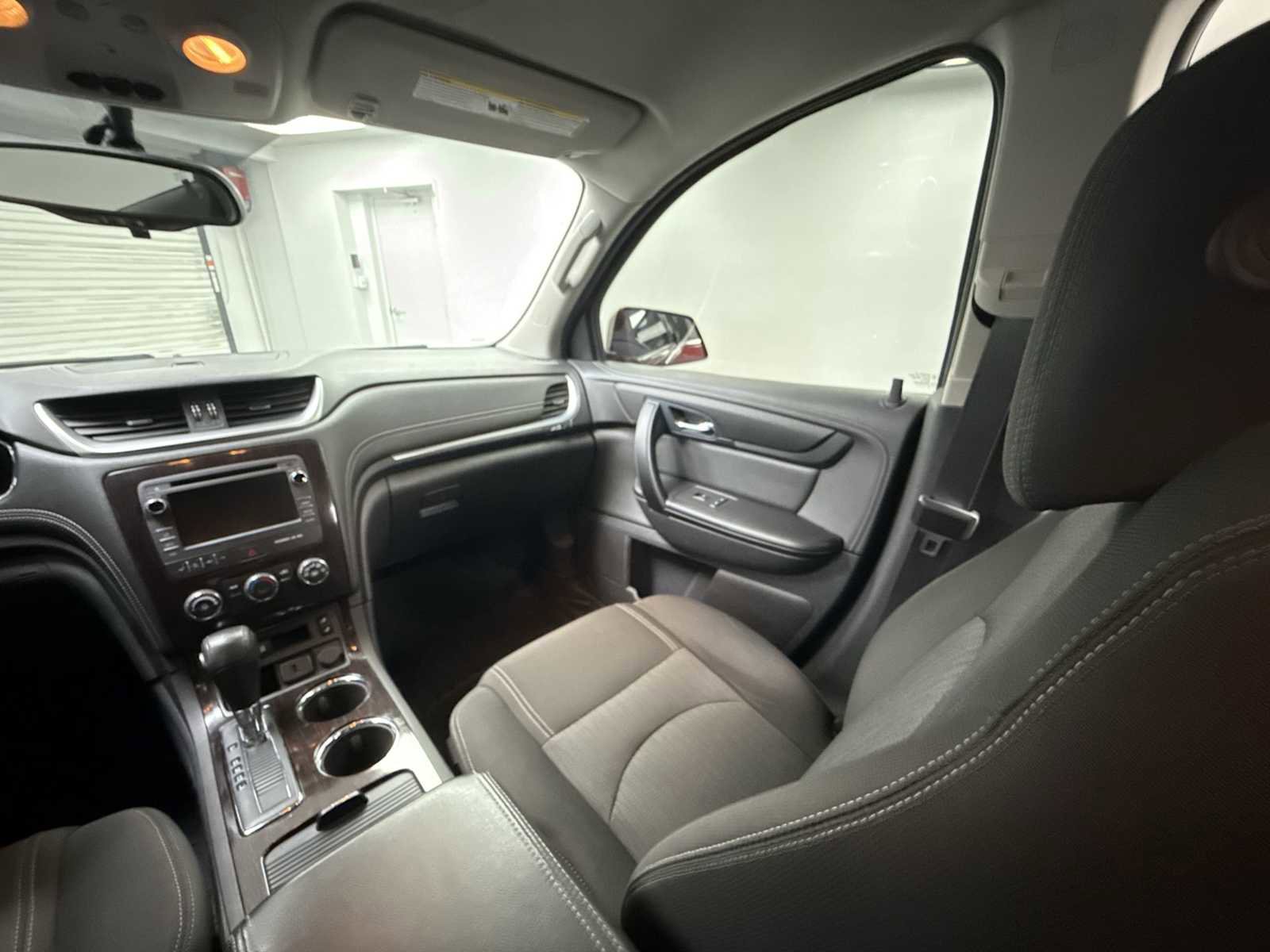 Used 2017 Chevrolet Traverse LT w/ Style and Technology Package image 11