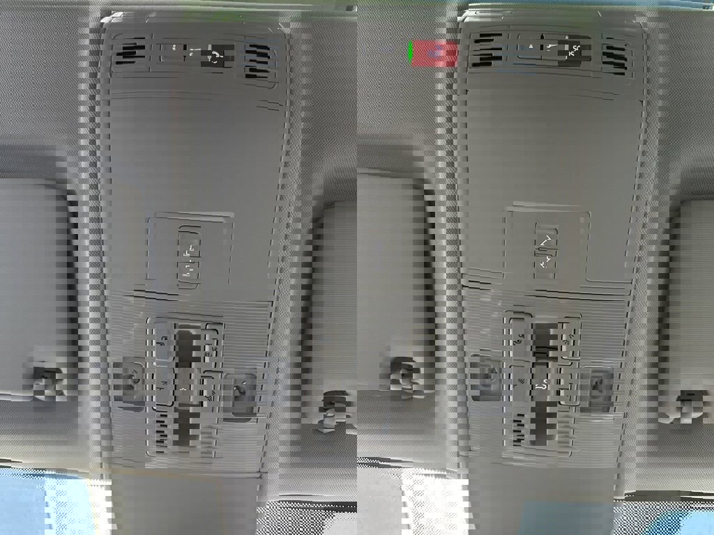 Used 2024 Volkswagen Taos SE image 29