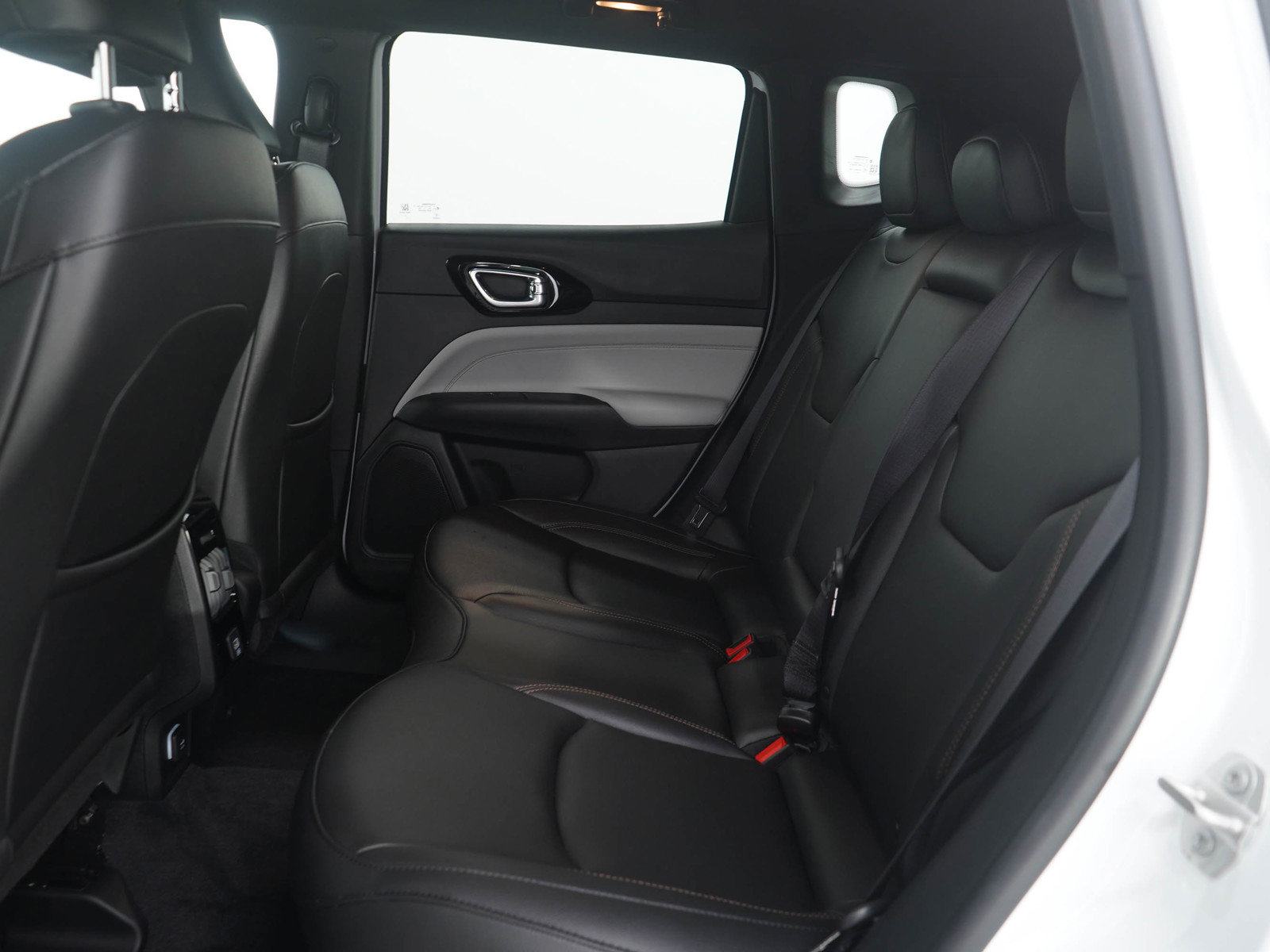 Used 2024 Jeep Compass Limited image 15