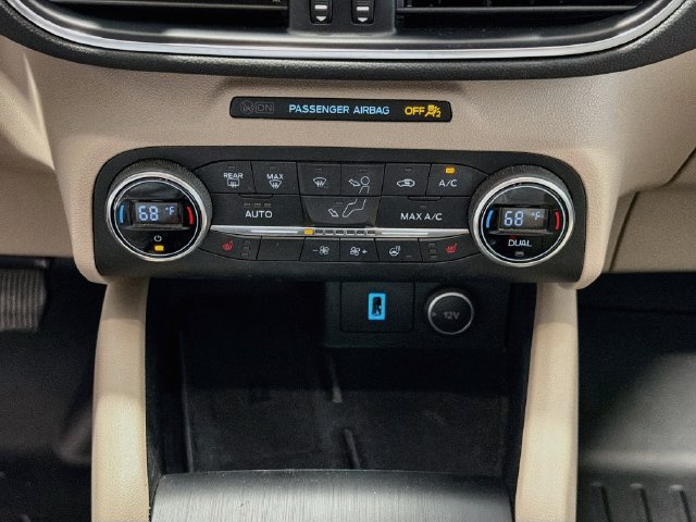 Used 2020 Ford Escape Titanium AWD/4WD image 17