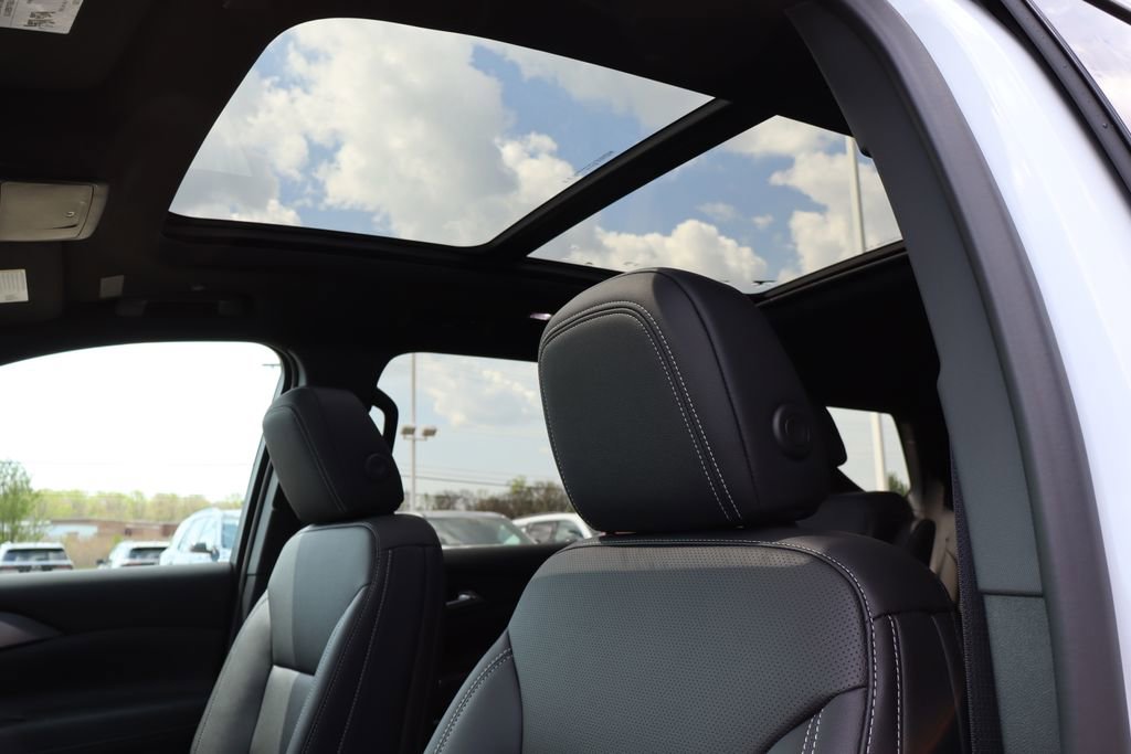 New 2026 Chevrolet Traverse LT w/ Sun and Wheel Package AWD/4WD image 16