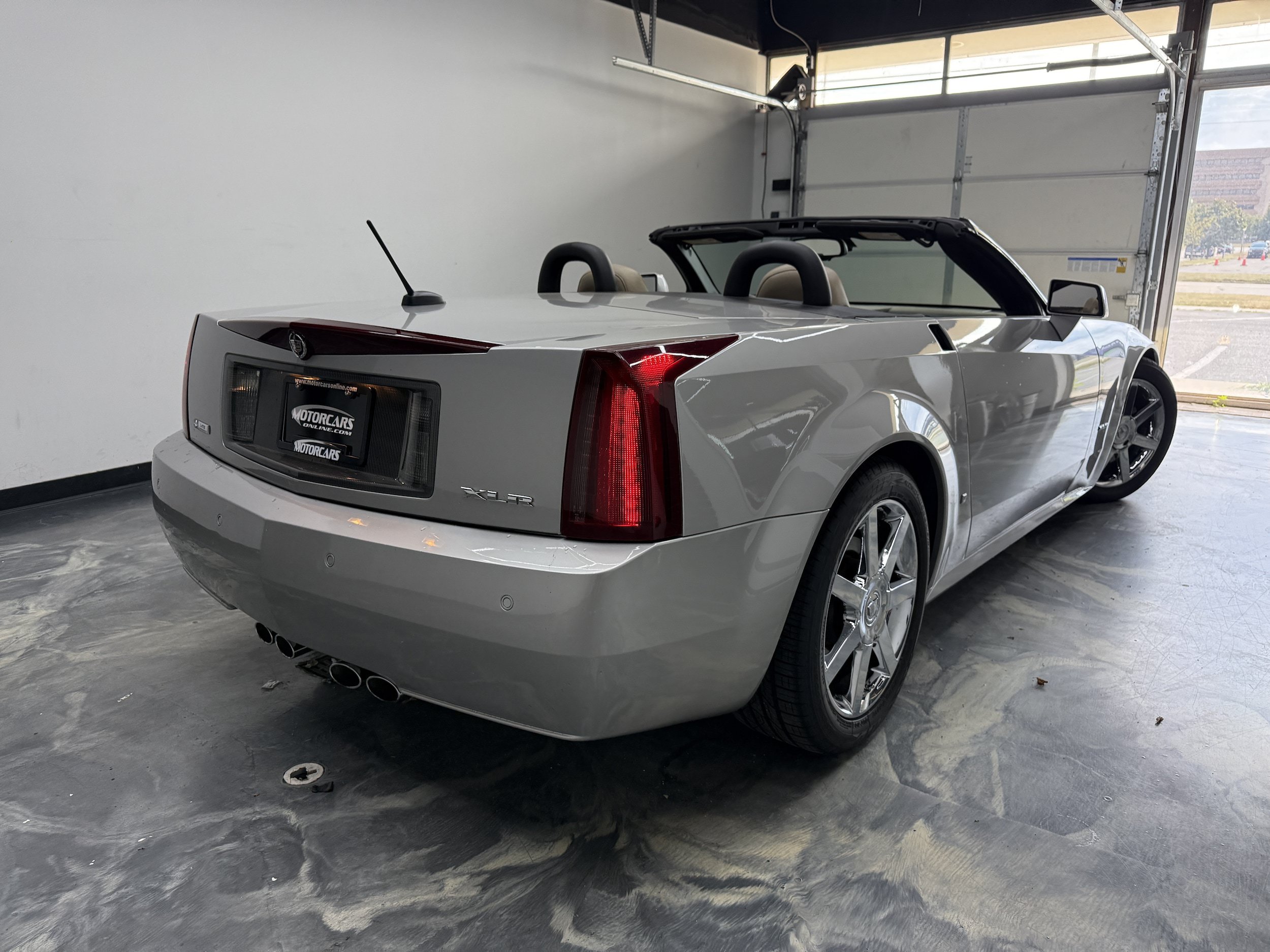 Used 2008 Cadillac XLR RWD image 2