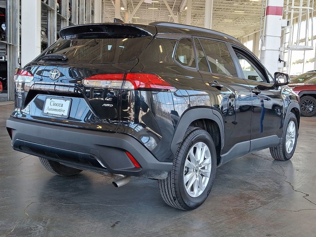 Used 2024 Toyota Corolla Cross LE image 9