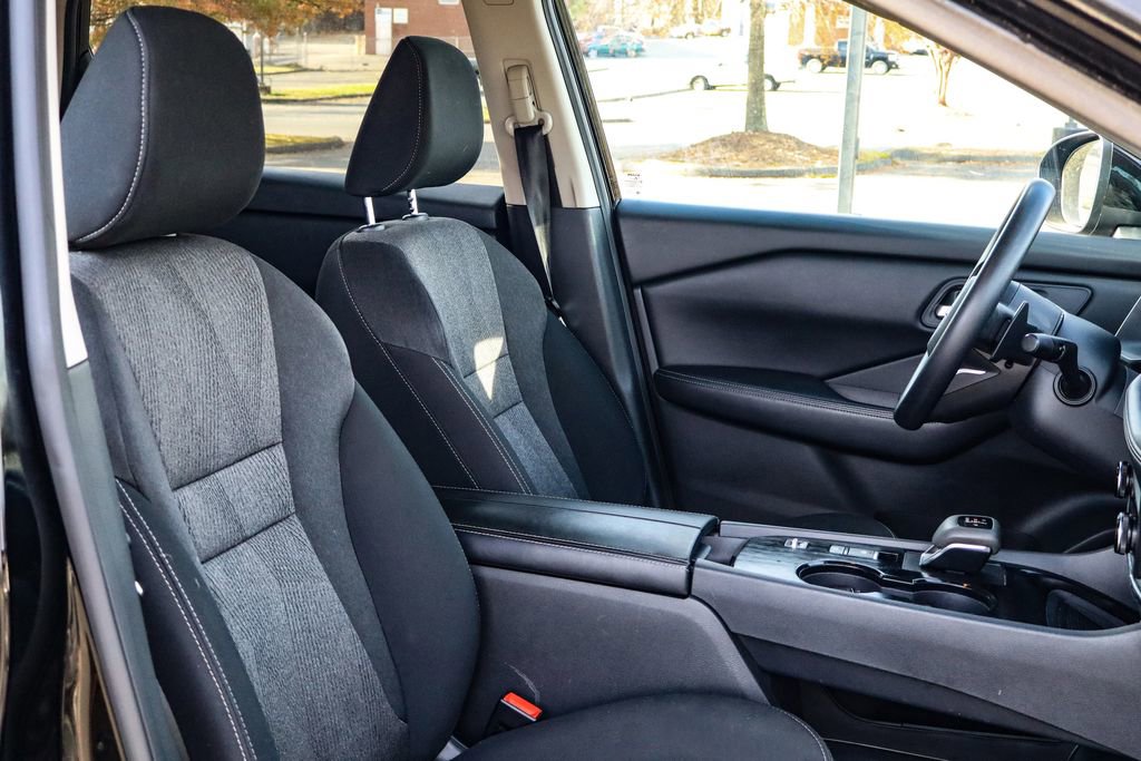 Used 2024 Nissan Rogue SV image 15