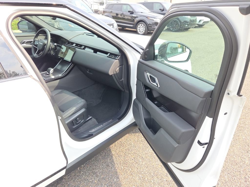 New 2026 Land Rover Range Rover Velar Dynamic SE image 19