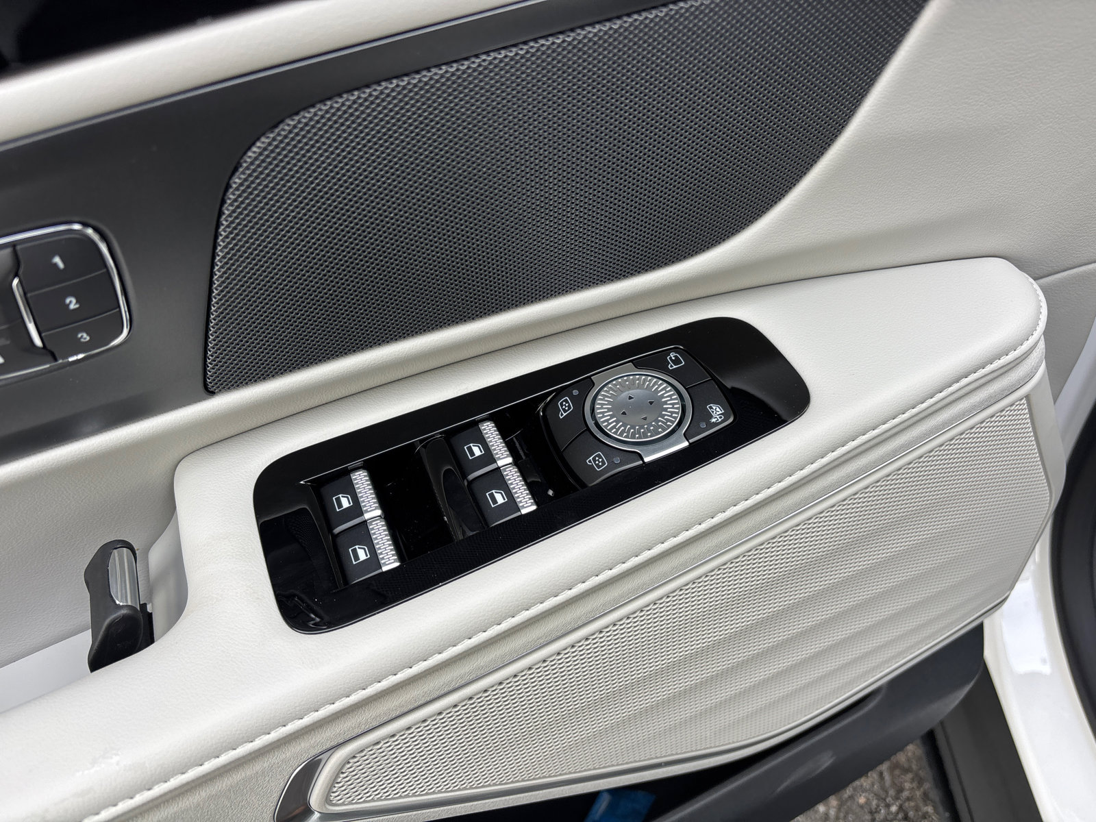 New 2026 Lincoln Nautilus Premier image 13