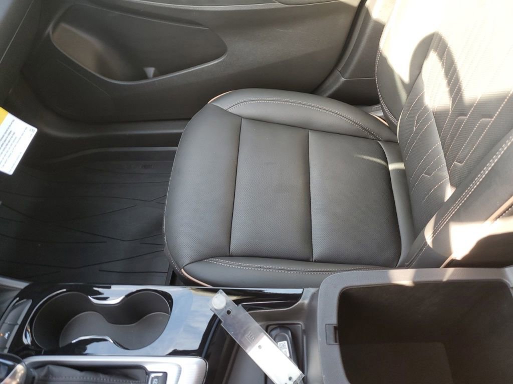 Used 2025 Buick Envista Avenir image 24