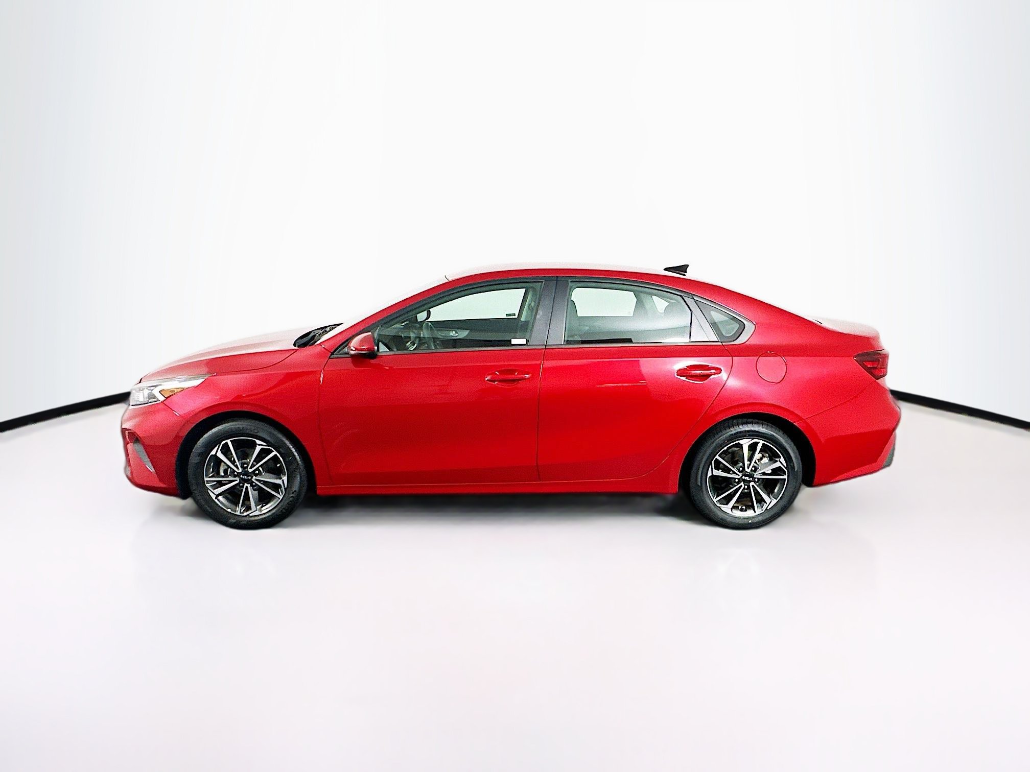 Used 2024 Kia Forte LXS FWD image 4