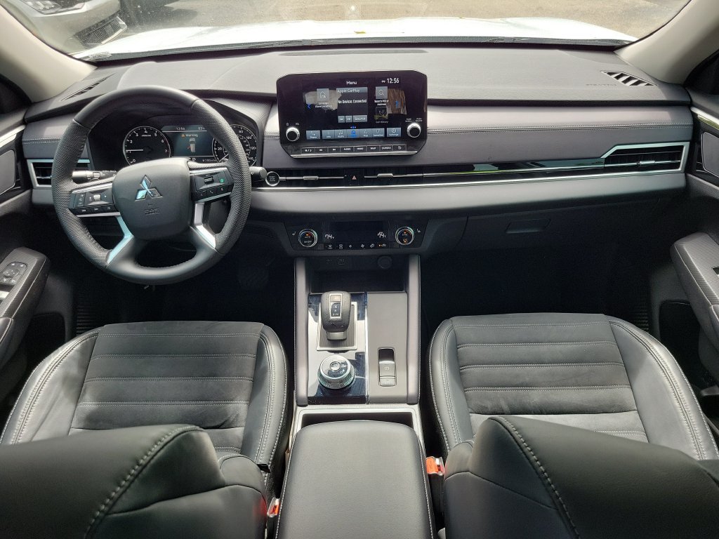 Used 2023 Mitsubishi Outlander SE FWD image 3