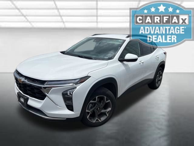 Used 2025 Chevrolet Trax LT FWD image 4