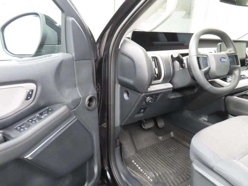 Used 2025 Ford Expedition Max Active image 61