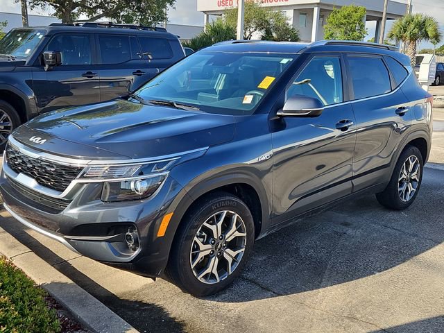 Used 2022 Kia Seltos EX AWD/4WD image 2