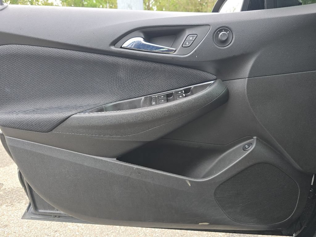 Used 2018 Chevrolet Cruze LS FWD image 19