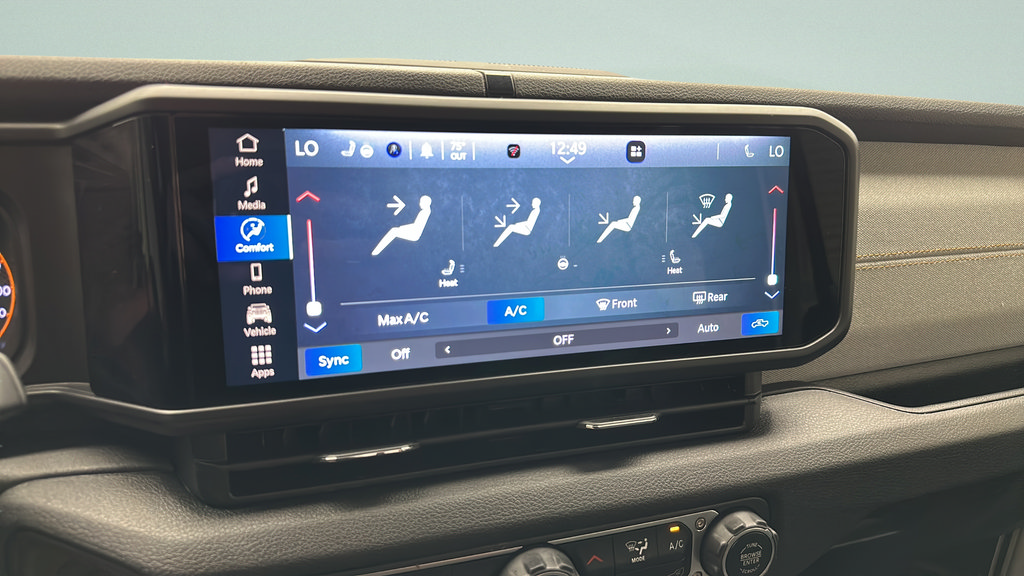 Used 2024 Jeep Gladiator Willys AWD/4WD image 18