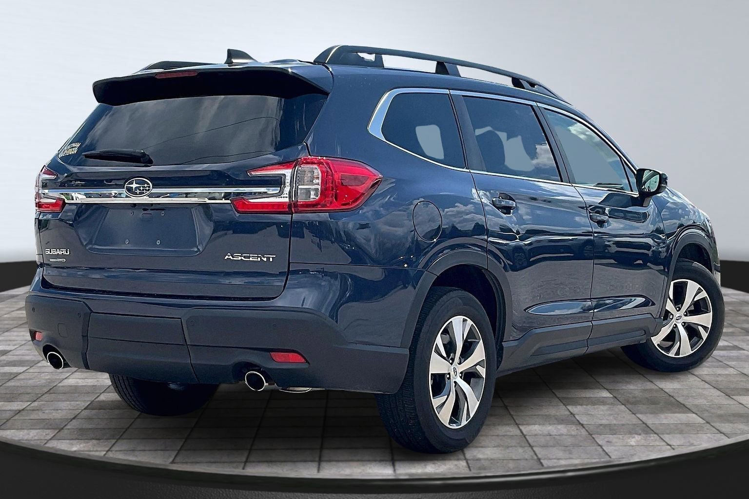 Certified 2024 Subaru Ascent Premium w/ Convenience Package AWD/4WD image 2