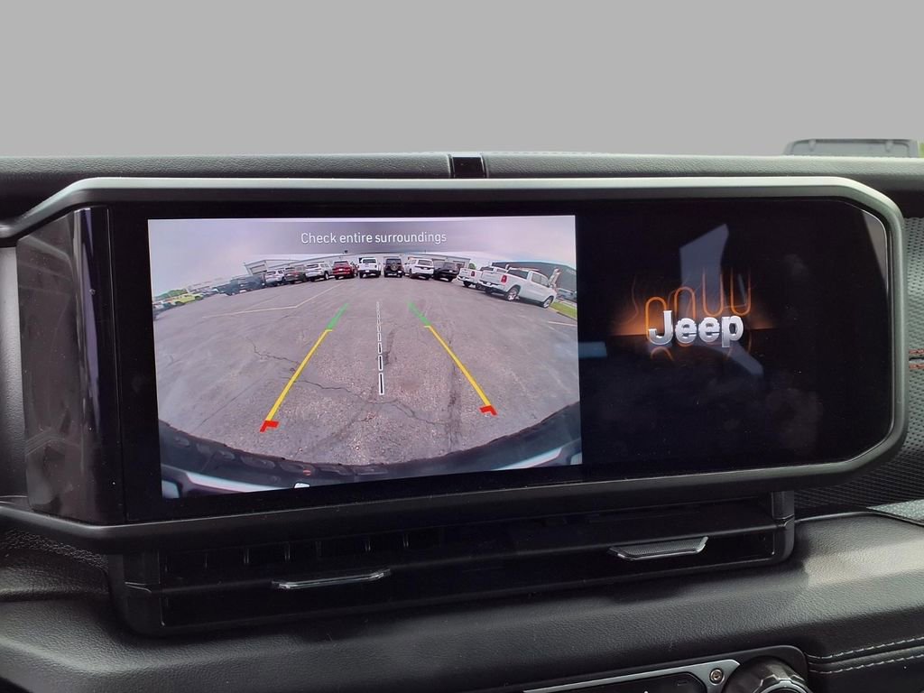 Used 2025 Jeep Wrangler Unlimited Rubicon AWD/4WD image 6