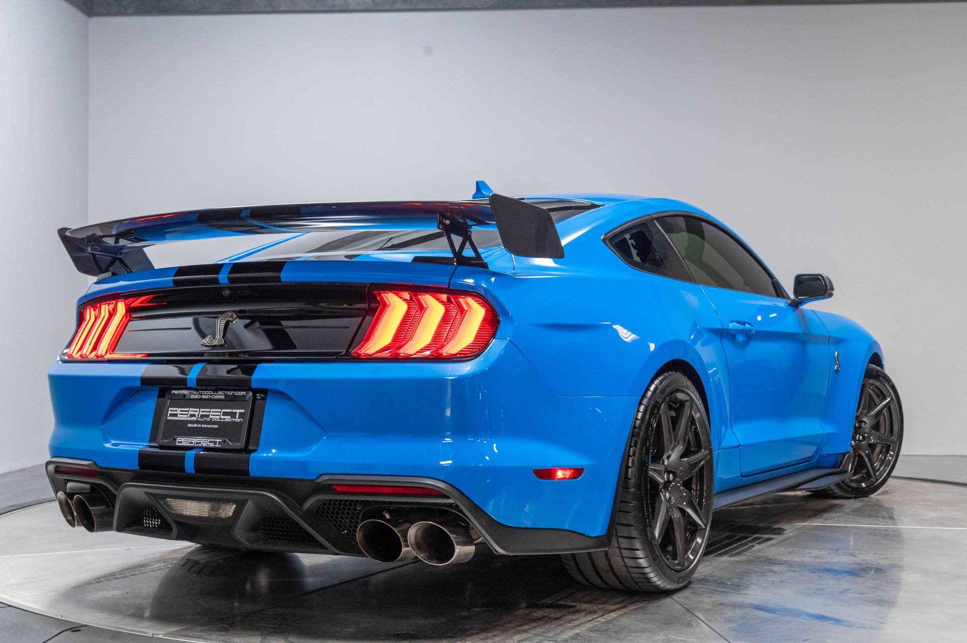 Used 2022 Ford Mustang Shelby GT500 w/ Carbon Fiber Track Pack RWD image 54